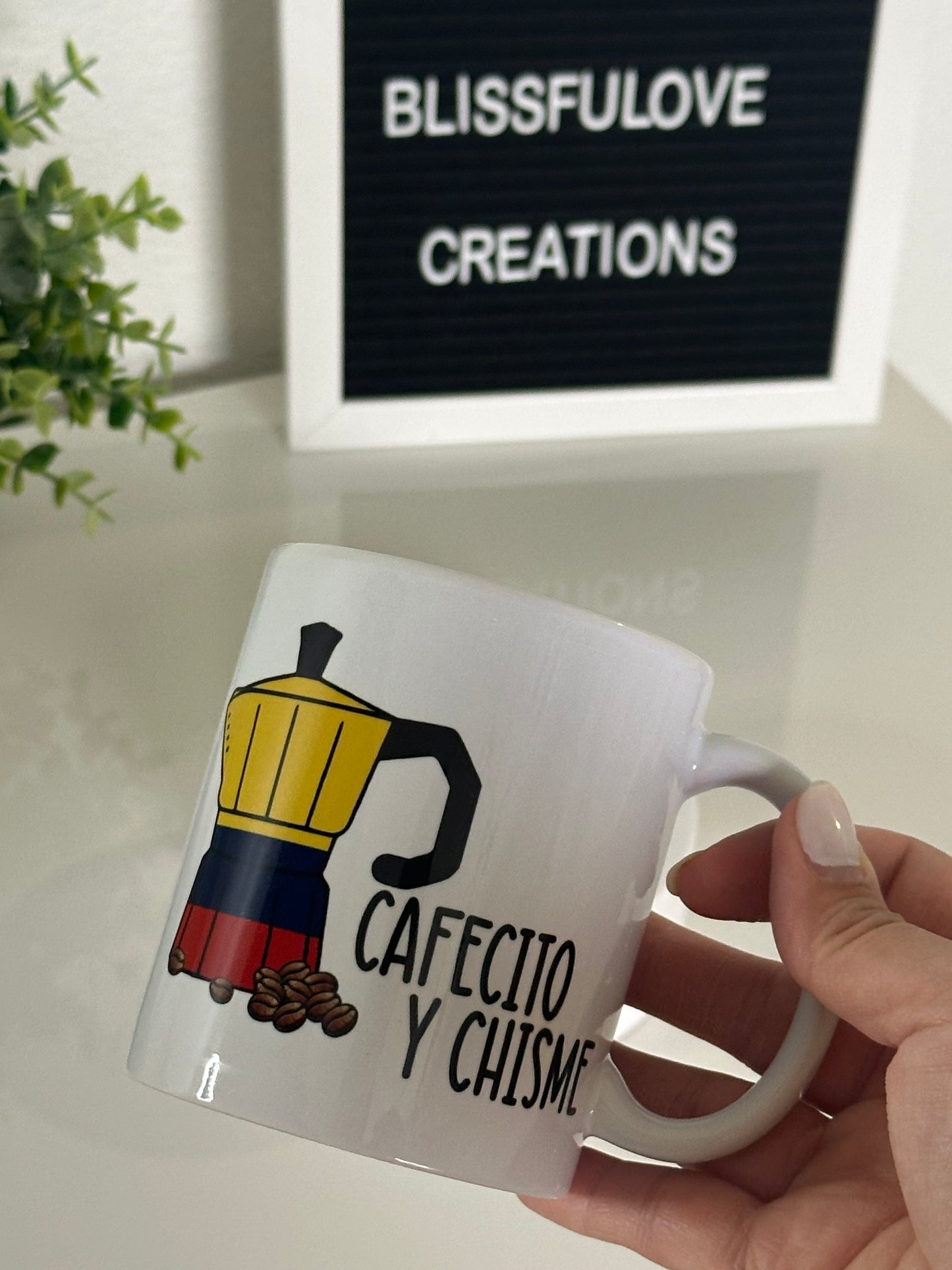 Cafecito y Chisme 11oz Mug