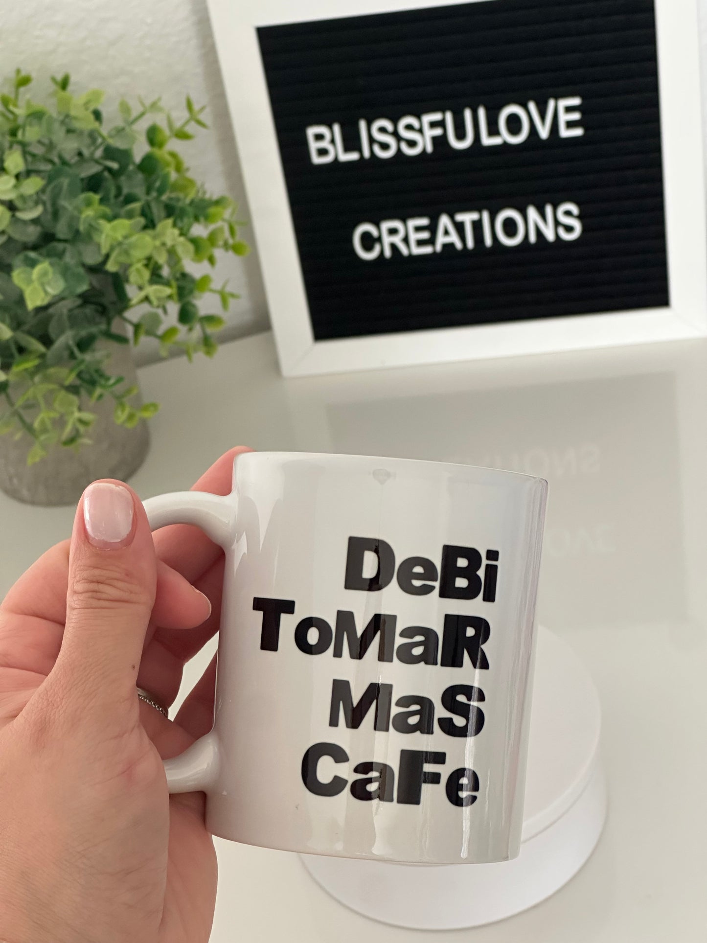 DeBi ToMaR MaS CaFe 11oz Mug